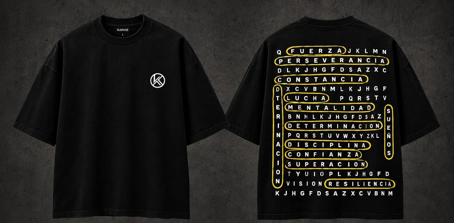 Camiseta negra KAMAE con diseño de palabras de superación